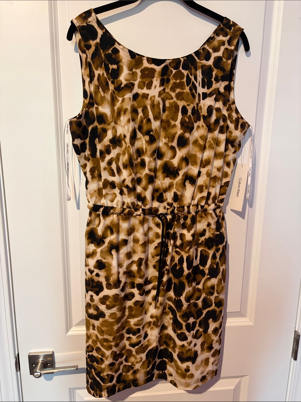 NWT 🖤 Calvin Klein Leopard Print Sleeveless Dress. Stretch fabric, Size 8